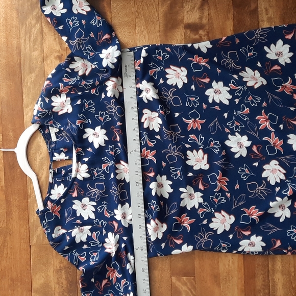 2/$35  Crepe shift dress -- 3/4 sleeves - Picture 8 of 10